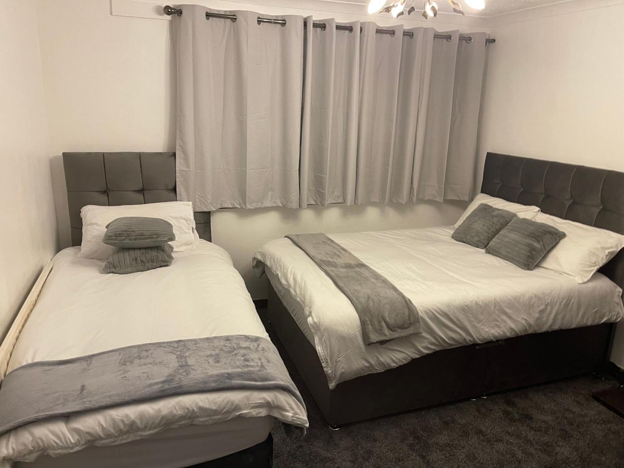 Hometel Digs Large Detached Spacious Comfy Villa Leicester