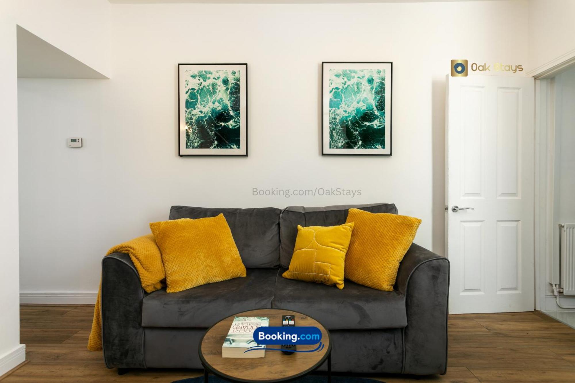 30nights Special L 3 Bedroom Modern For 6 Guests In Centre With Free Parking By Oak Short Lets & Serviced Accommodatins Leicester