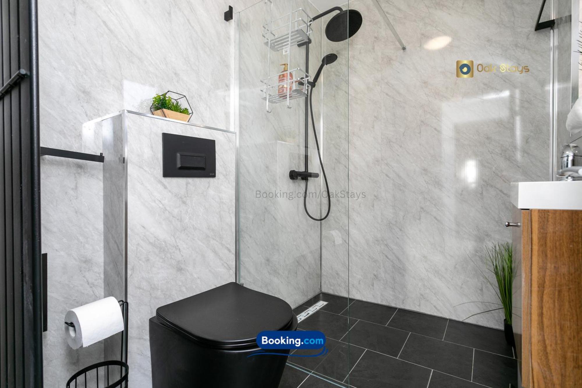 Apartment 30nights Special L 3 Bedroom Modern For 6 Guests In Centre With Free Parking By Oak Short Lets & Serviced Accommodatins