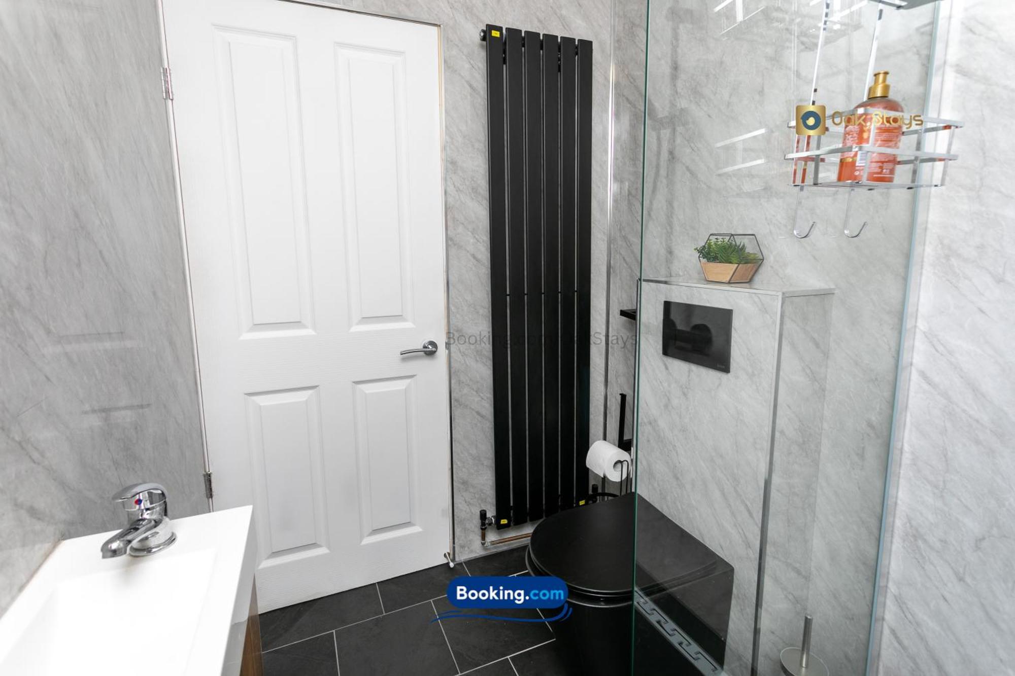 30nights Special L 3 Bedroom Modern For 6 Guests In Centre With Free Parking By Oak Short Lets & Serviced Accommodatins *