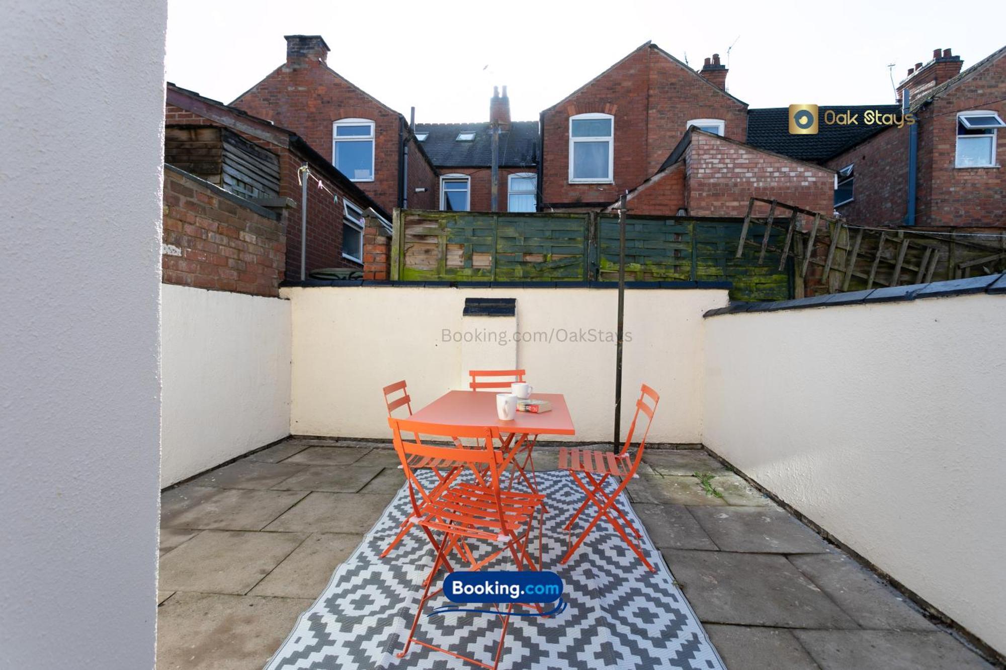 30nights Special L 3 Bedroom Modern For 6 Guests In Centre With Free Parking By Oak Short Lets & Serviced Accommodatins Leicester