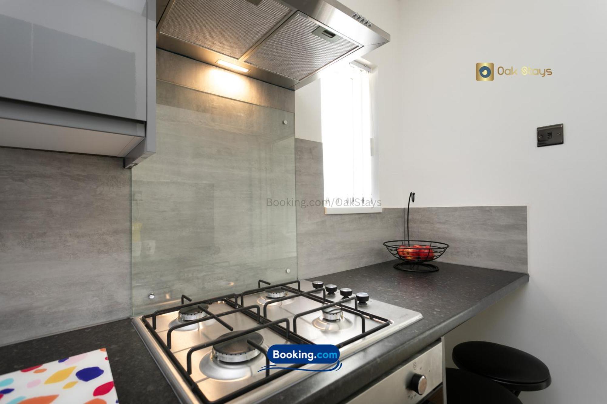 Apartment 30nights Special L 3 Bedroom Modern For 6 Guests In Centre With Free Parking By Oak Short Lets & Serviced Accommodatins