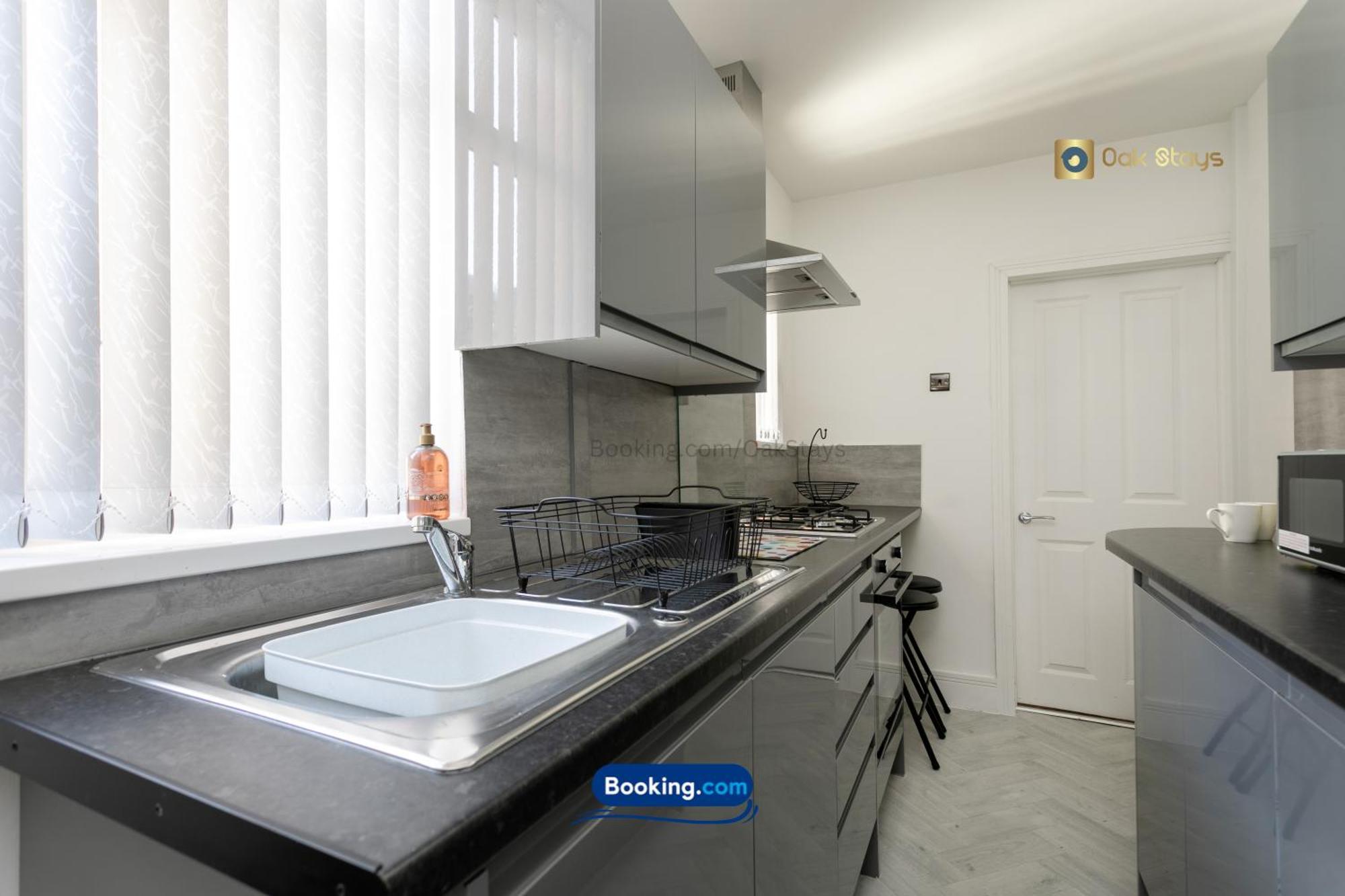 30nights Special L 3 Bedroom Modern For 6 Guests In Centre With Free Parking By Oak Short Lets & Serviced Accommodatins Apartment