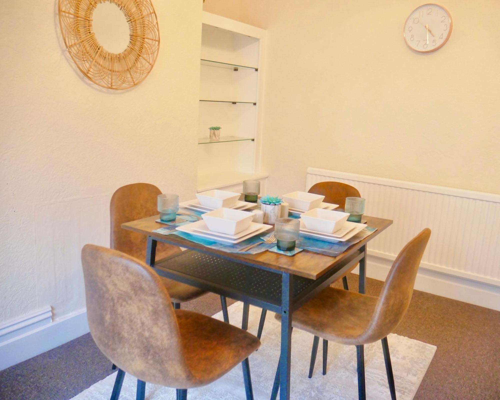 Spotless 2 Bed House Near Centre *