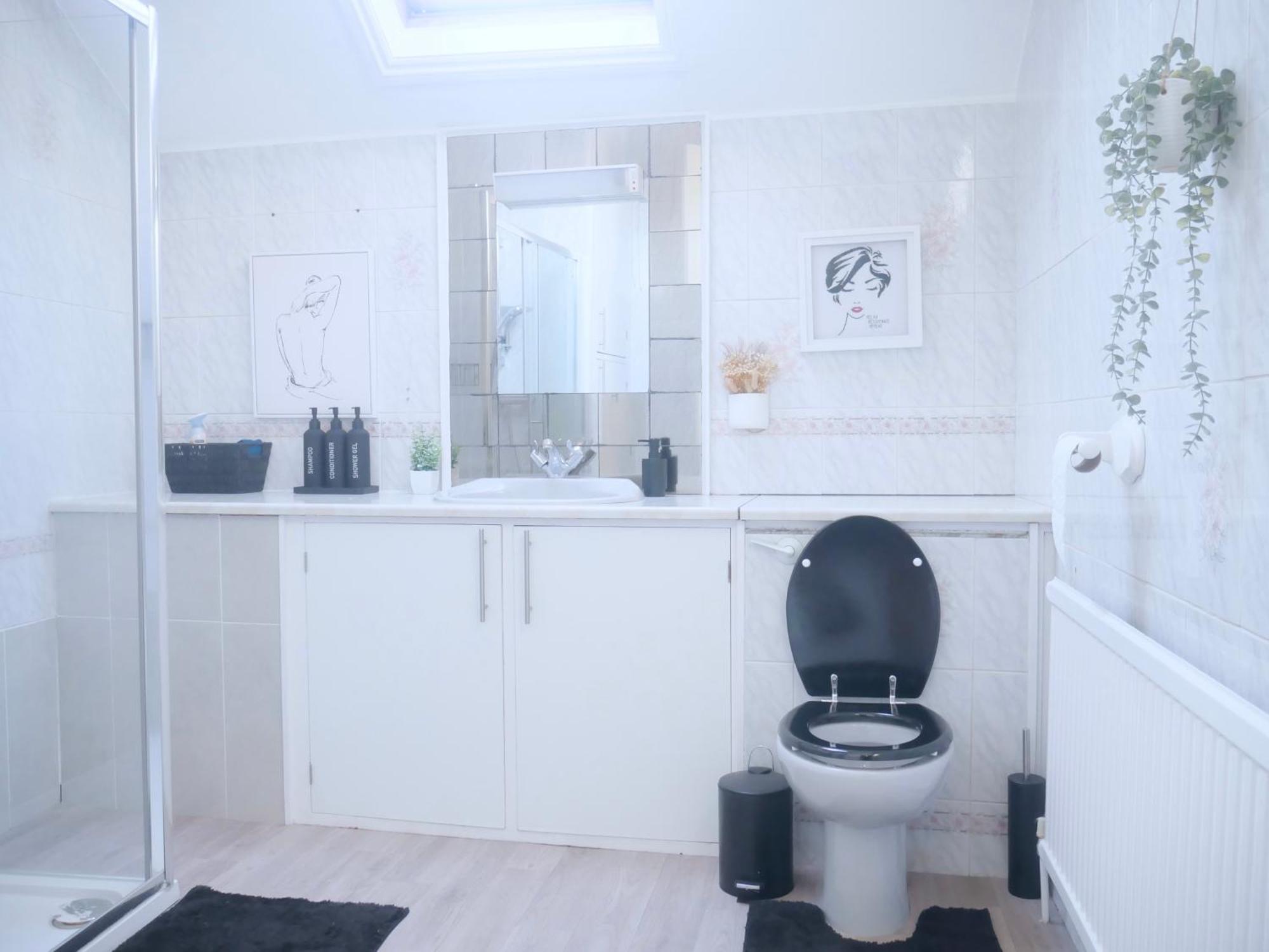 Holiday home Spotless 2 Bed House Near Centre *