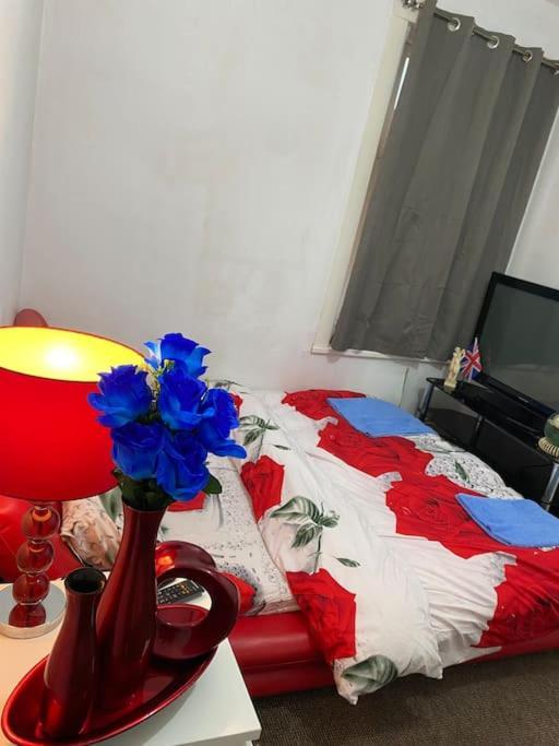 Three Double Bedrooms With Share Bathroom At La Belle Meuniere Leicester