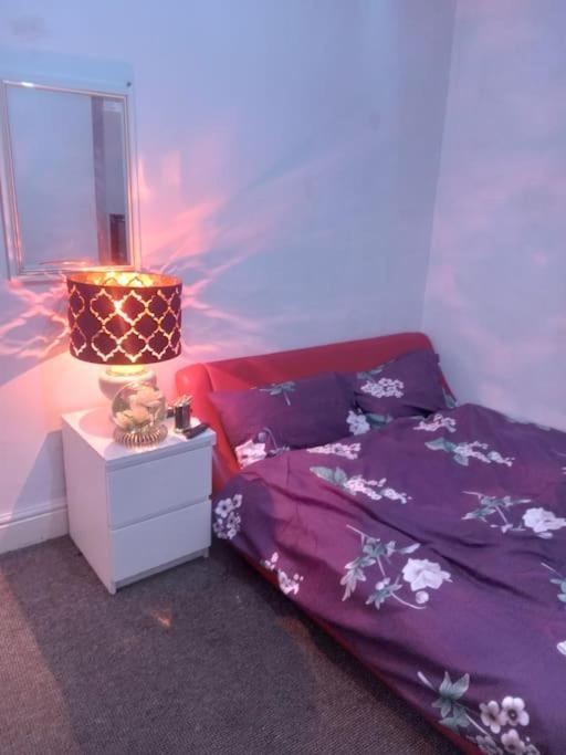 Three Double Bedrooms With Share Bathroom At La Belle Meuniere Apartment Leicester