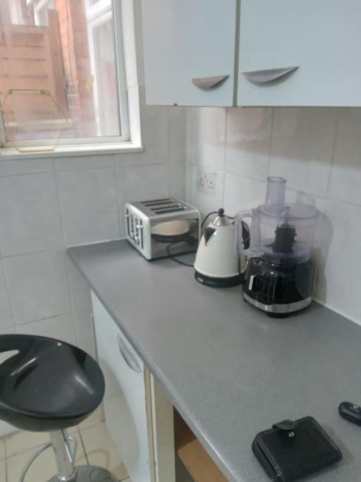 Three Double Bedrooms With Share Bathroom At La Belle Meuniere Apartment *