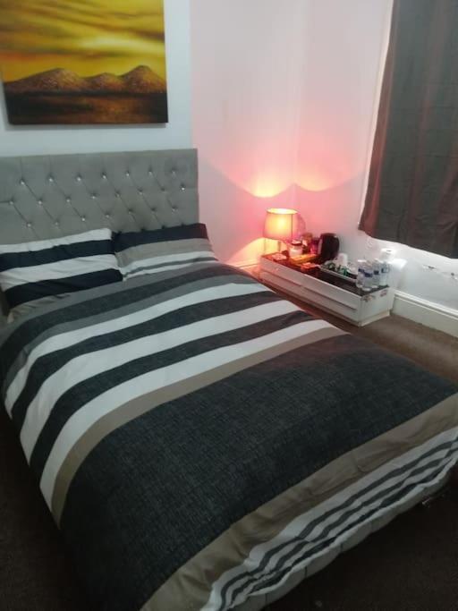 Three Double Bedrooms With Share Bathroom At La Belle Meuniere *