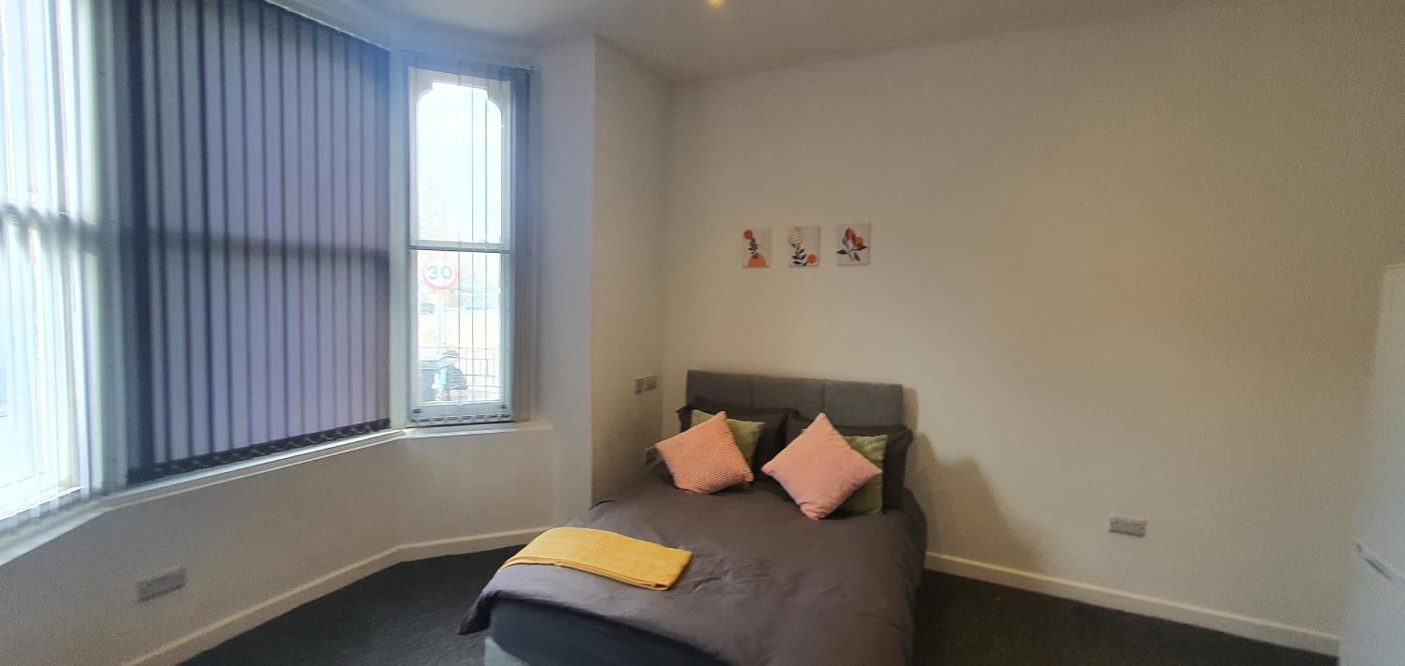 Apartment Luxury Spacious Flat In *