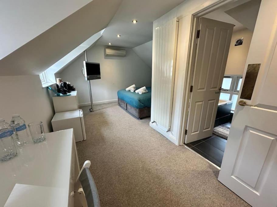 Cosy 1-bed Near Centre Apartment *