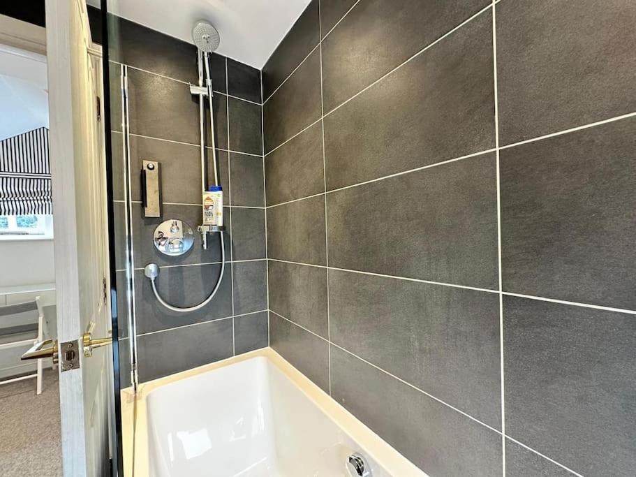 Cosy 1-bed Near Centre