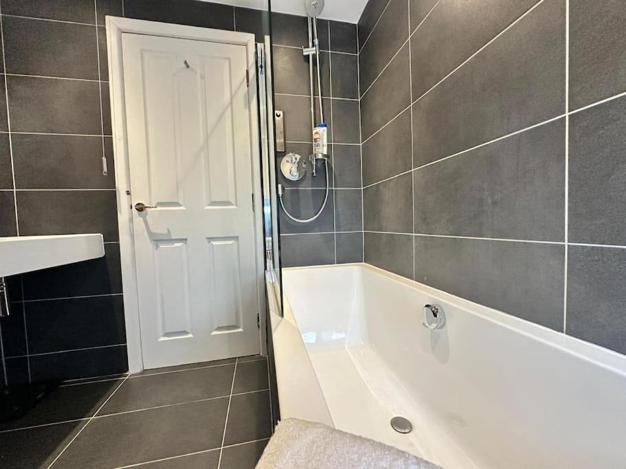Cosy 1-bed Near Centre