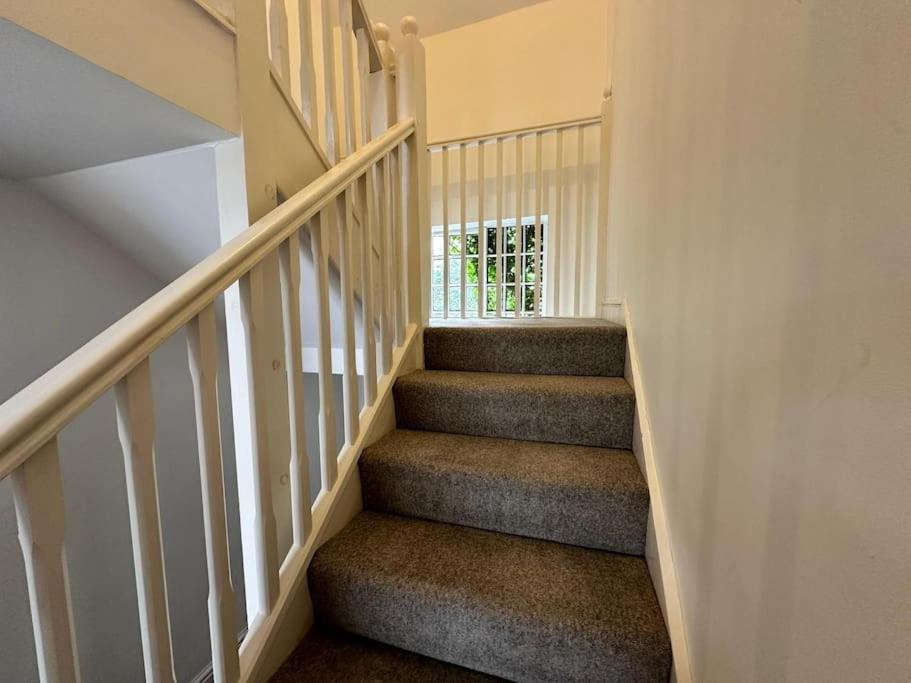 Cosy 1-bed Near Centre Apartment *