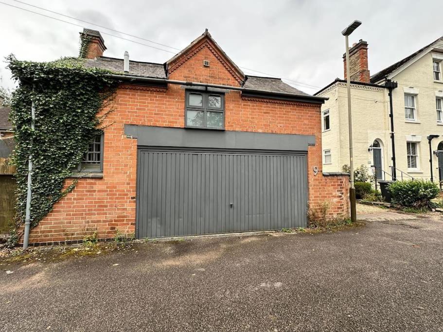 Cosy 1-bed Near Centre *