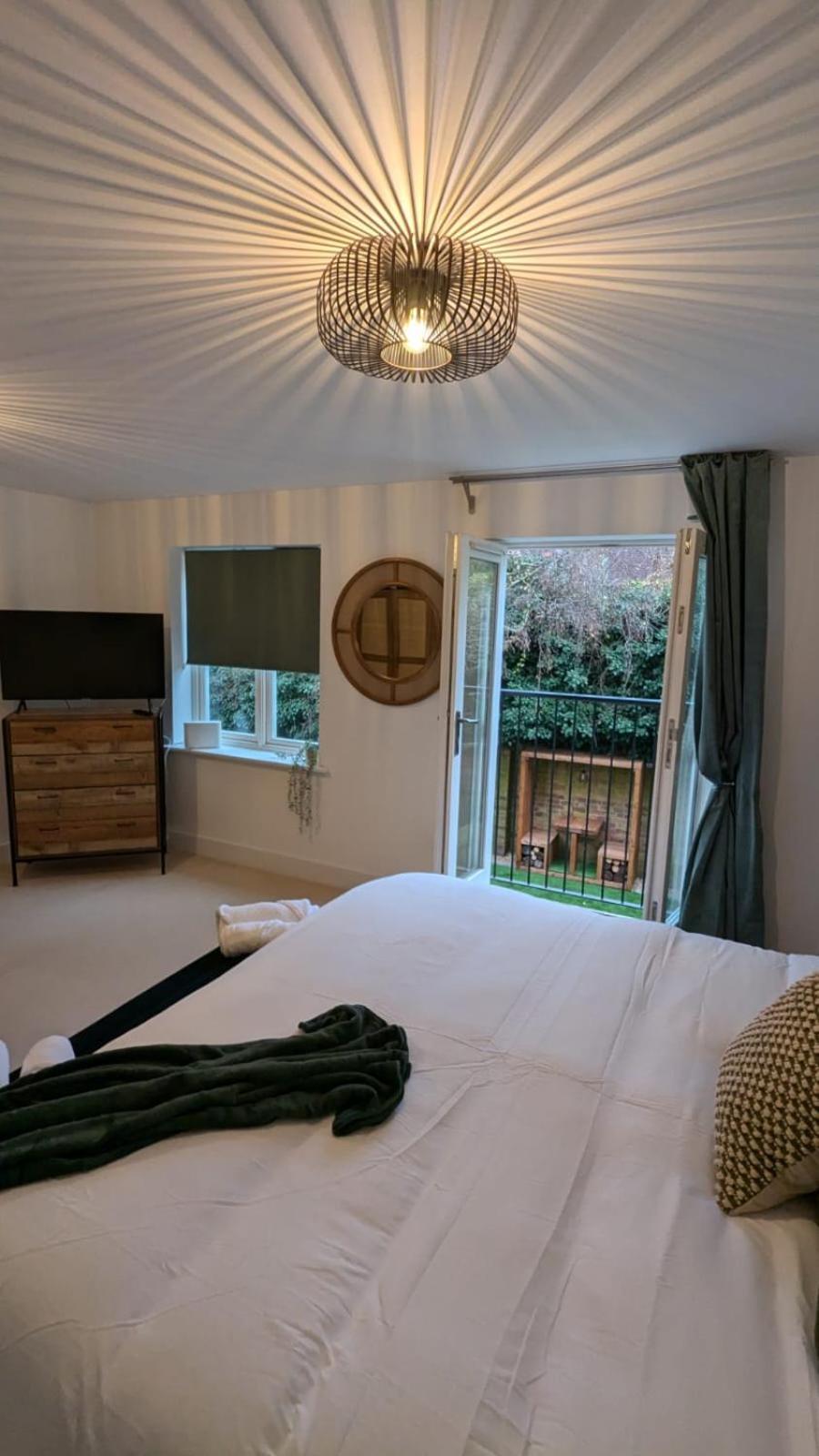 Modern From At Elm Tree House Holiday home *