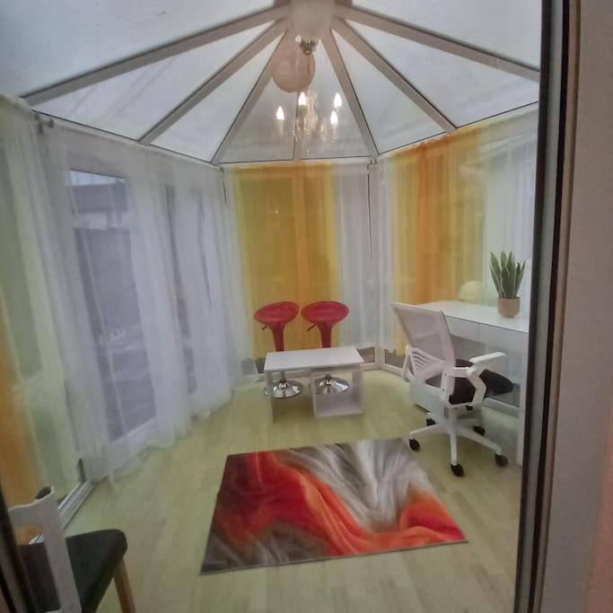 Golden Plush - Beautiful Luxury 3 Bed House In Holiday home