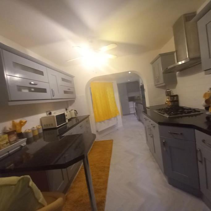 Golden Plush - Beautiful Luxury 3 Bed House In Holiday home