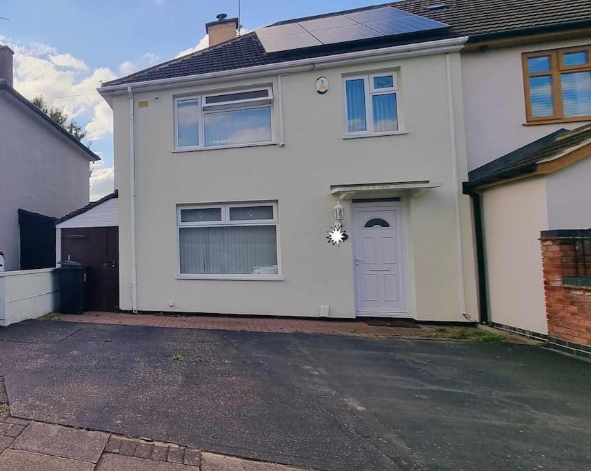 Golden Plush - Beautiful Luxury 3 Bed House In Holiday home Leicester