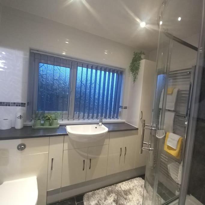 Golden Plush - Beautiful Luxury 3 Bed House In *