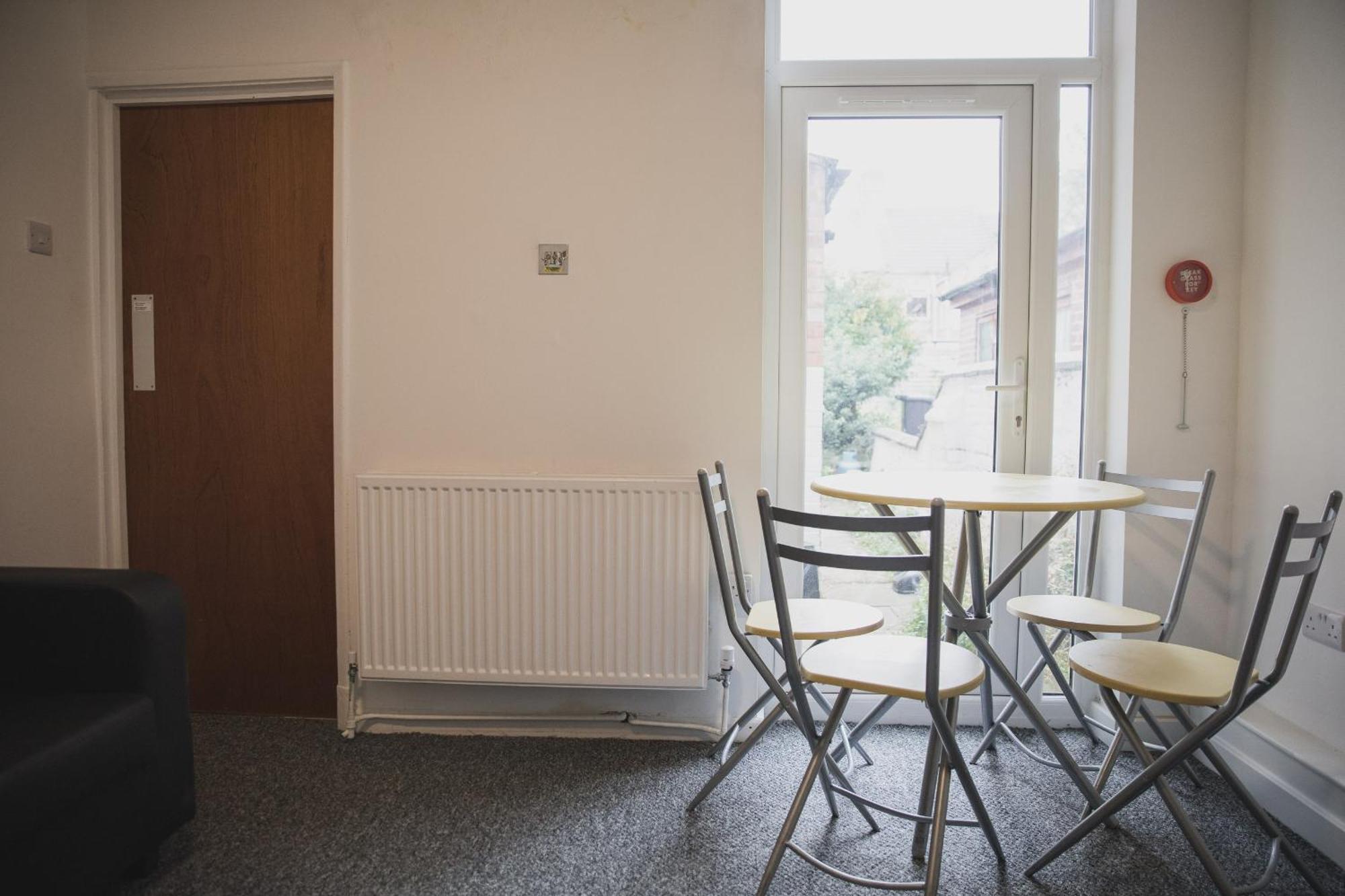In Guest - Spacious Double In * Leicester