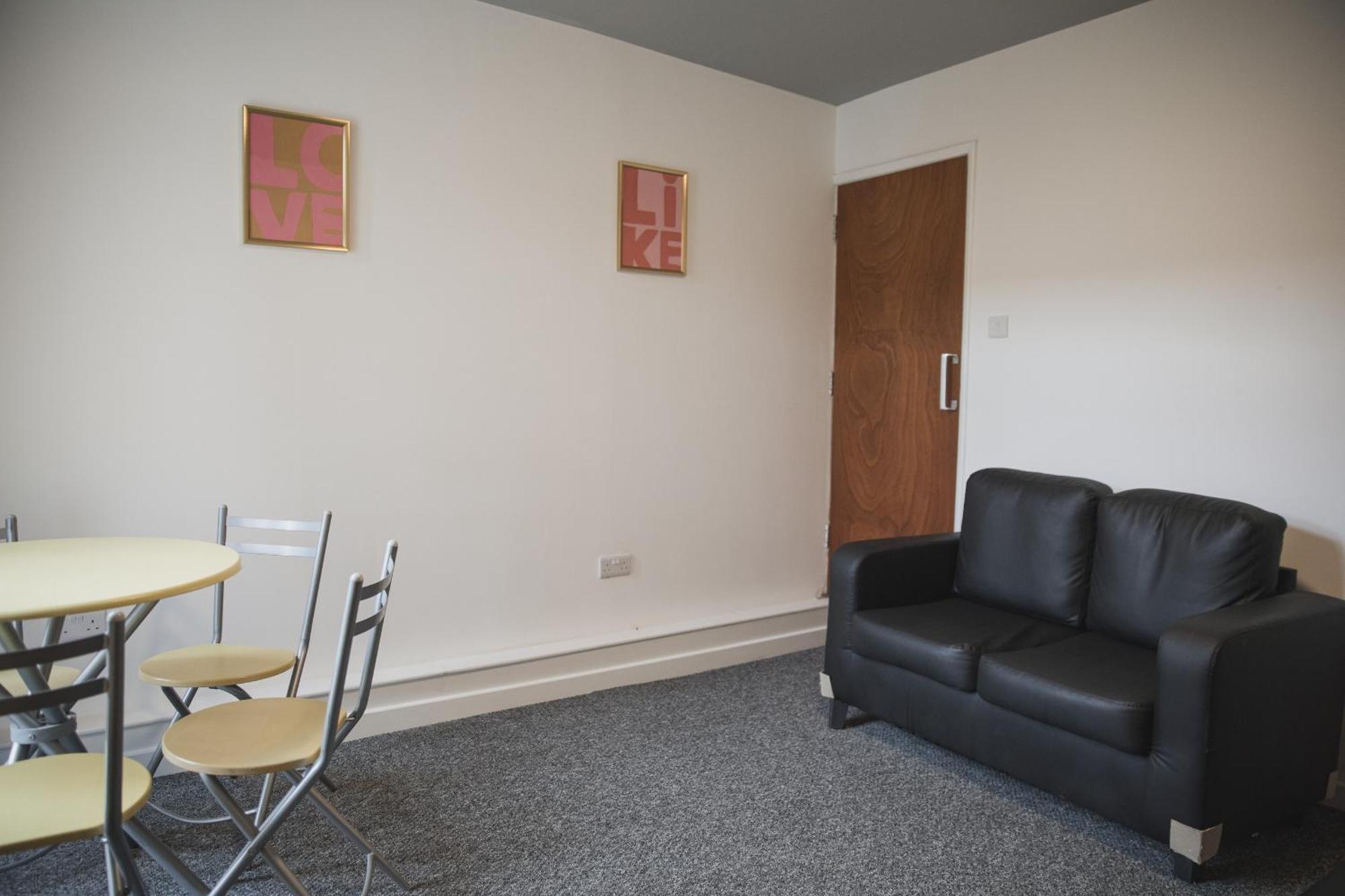 Guest house In Guest - Spacious Double In *