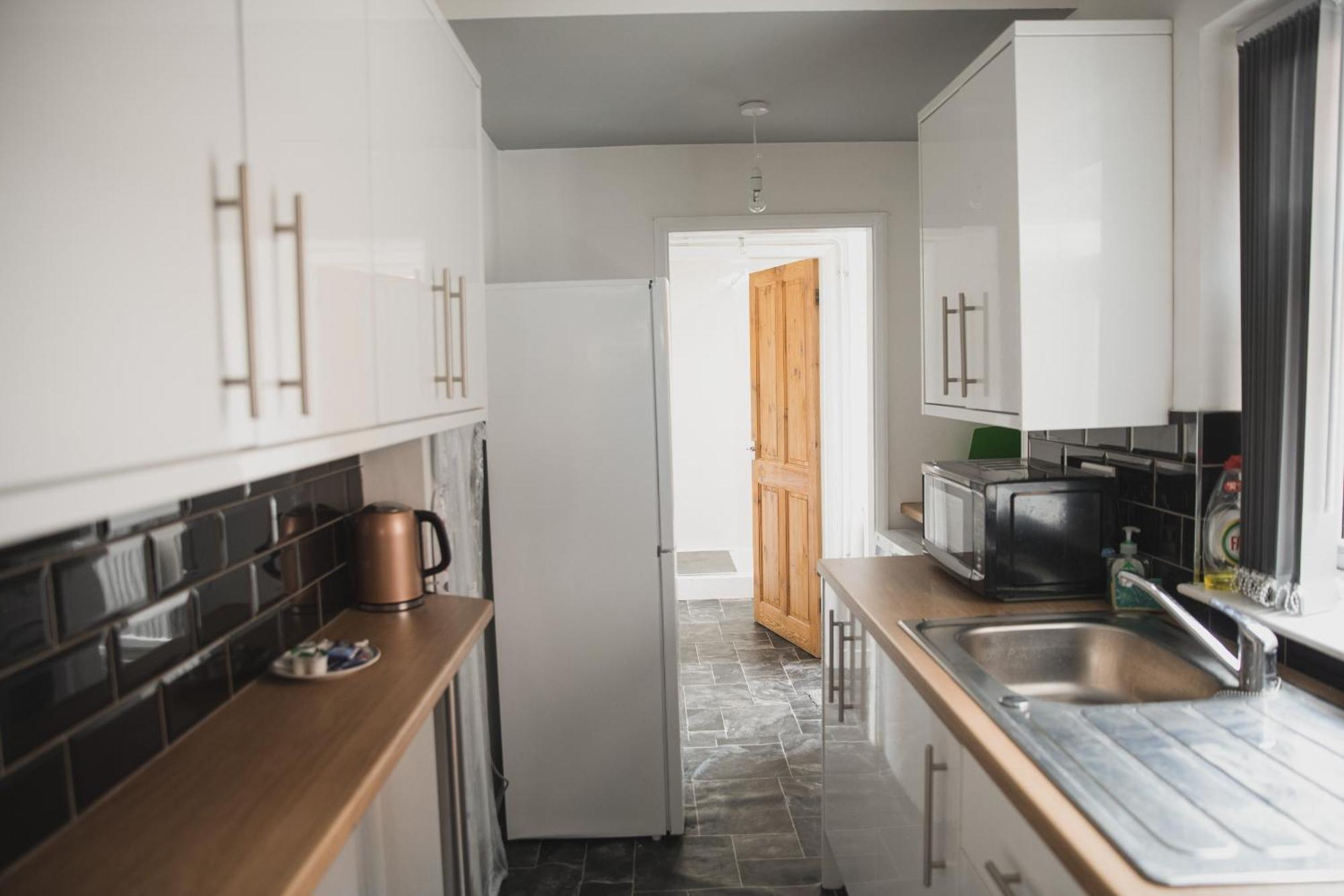 In Guest - Big Single Near Leicester