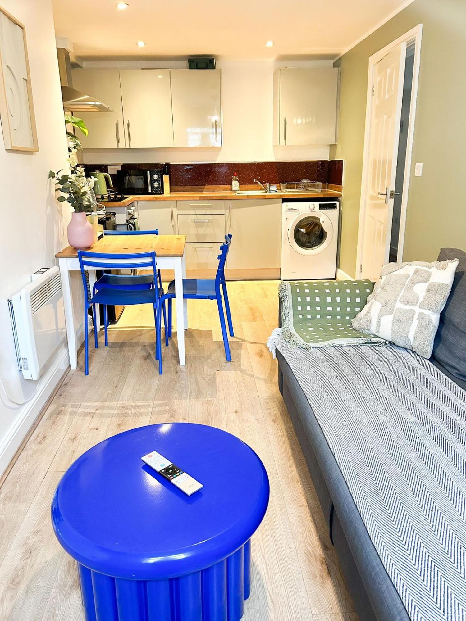 Granby F-2 Apartment
