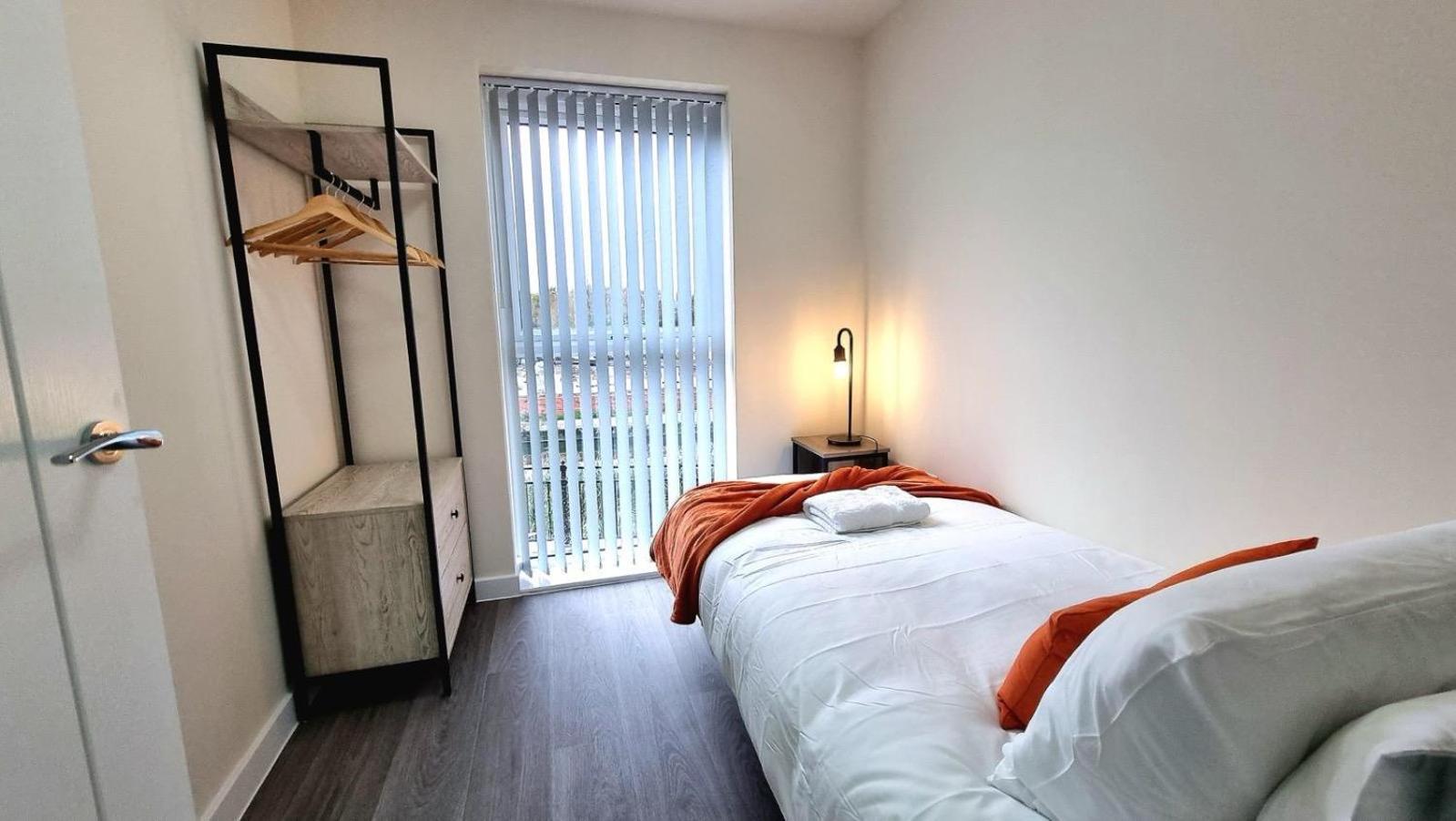 Modern New Build 3-storey With Parking Near Centre Holiday home Leicester