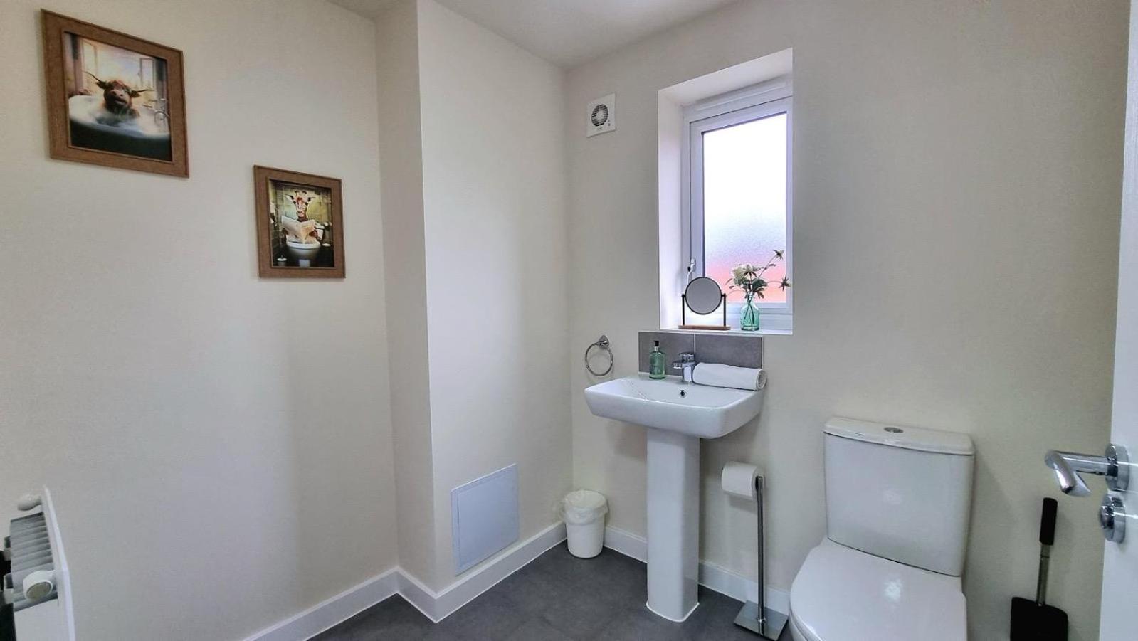 Modern New Build 3-storey With Parking Near Centre Leicester