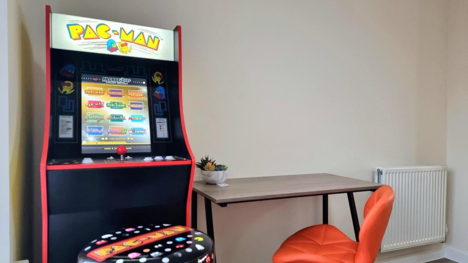 Modern New Build 3-storey With Parking Near Centre Holiday home *