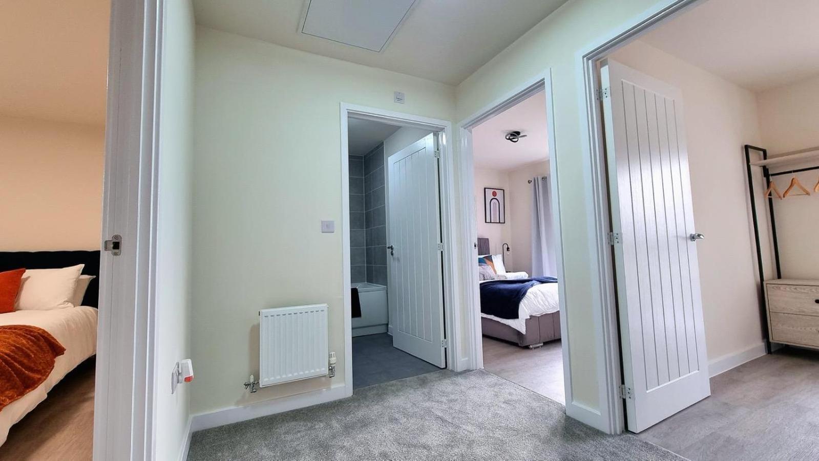 Holiday home Modern New Build 3-storey With Parking Near Centre *