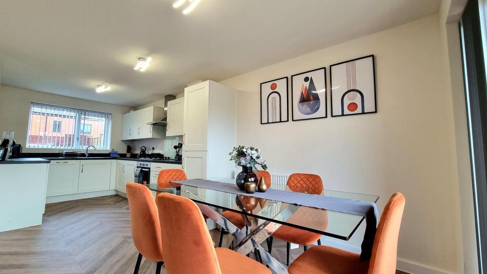Holiday home Modern New Build 3-storey With Parking Near Centre
