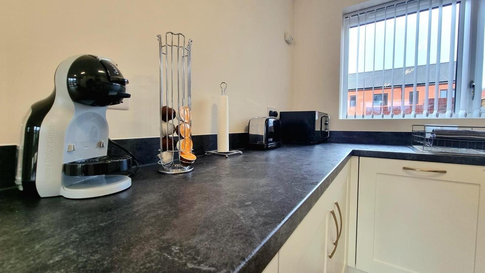 Modern New Build 3-storey With Parking Near Centre Holiday home