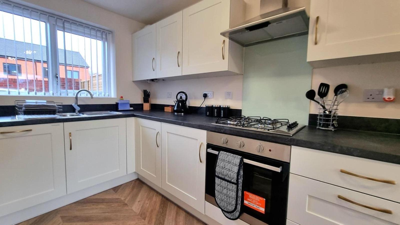 Holiday home Modern New Build 3-storey With Parking Near Centre *