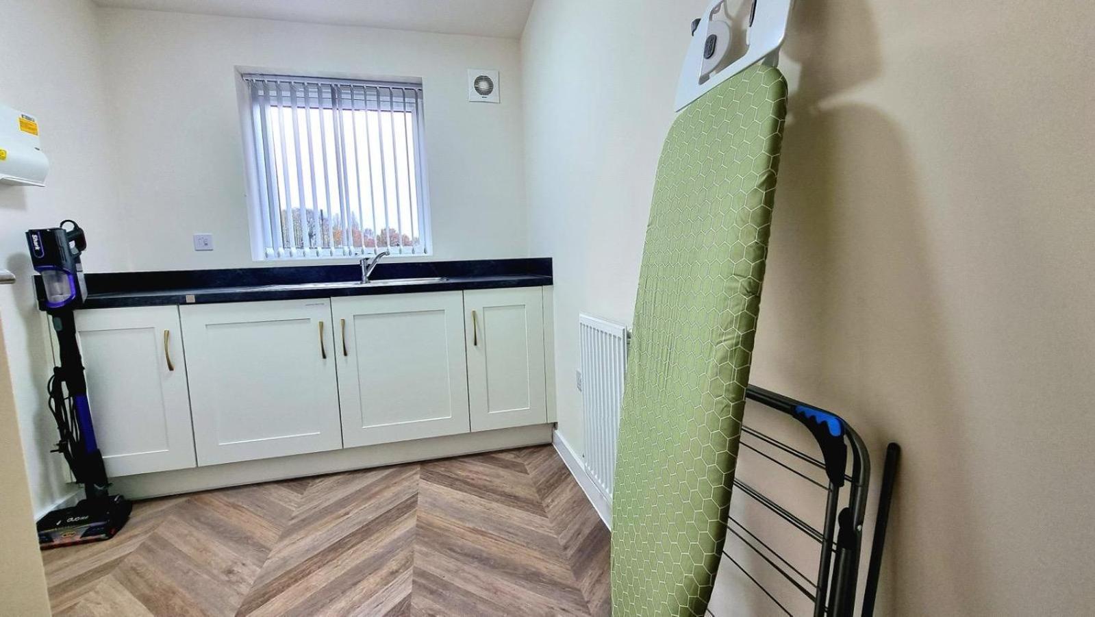 Modern New Build 3-storey With Parking Near Centre Holiday home Leicester