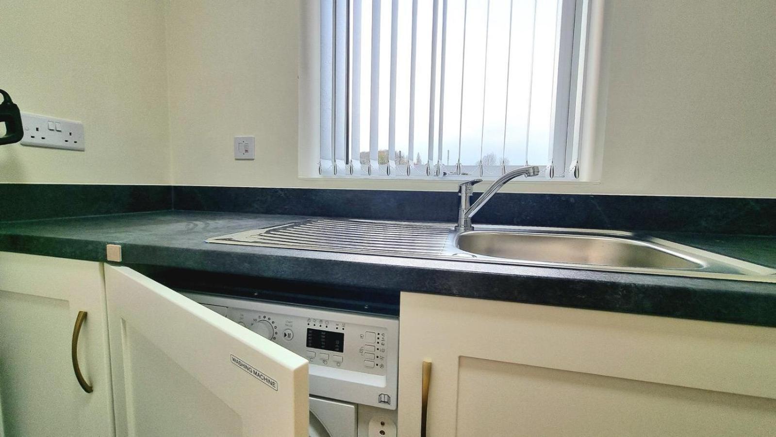 Modern New Build 3-storey With Parking Near Centre Holiday home Leicester
