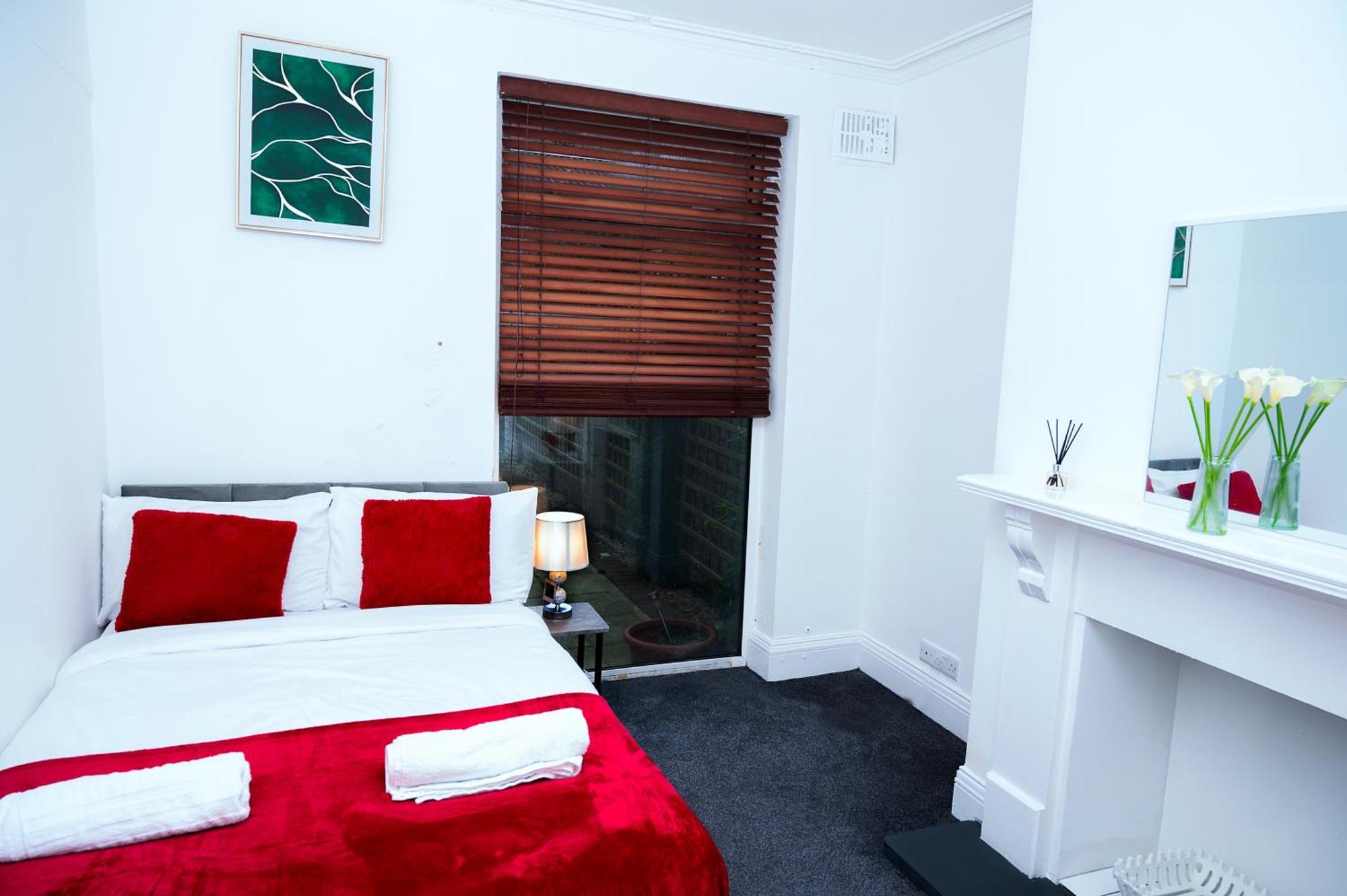 Exquisite Centre 5 Bedroom House - Lt Apartamento