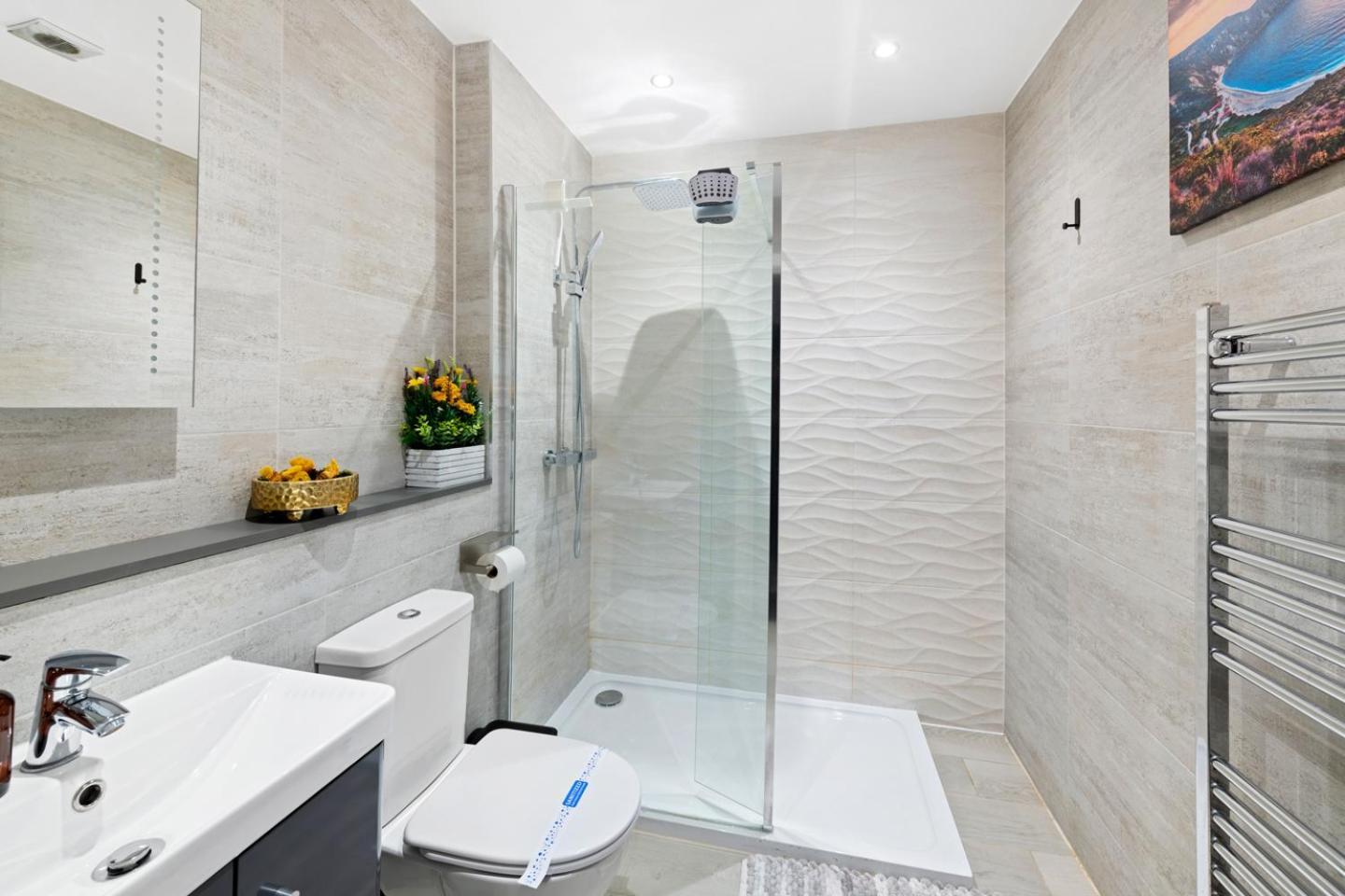 Luxurious Flat At Town *