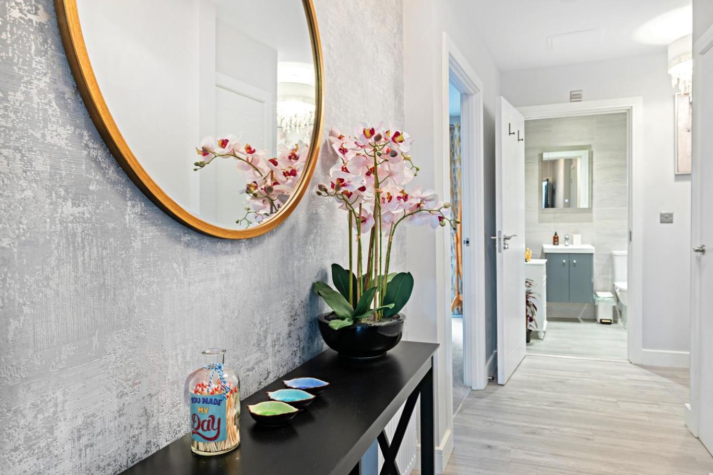 Luxurious Flat At Town