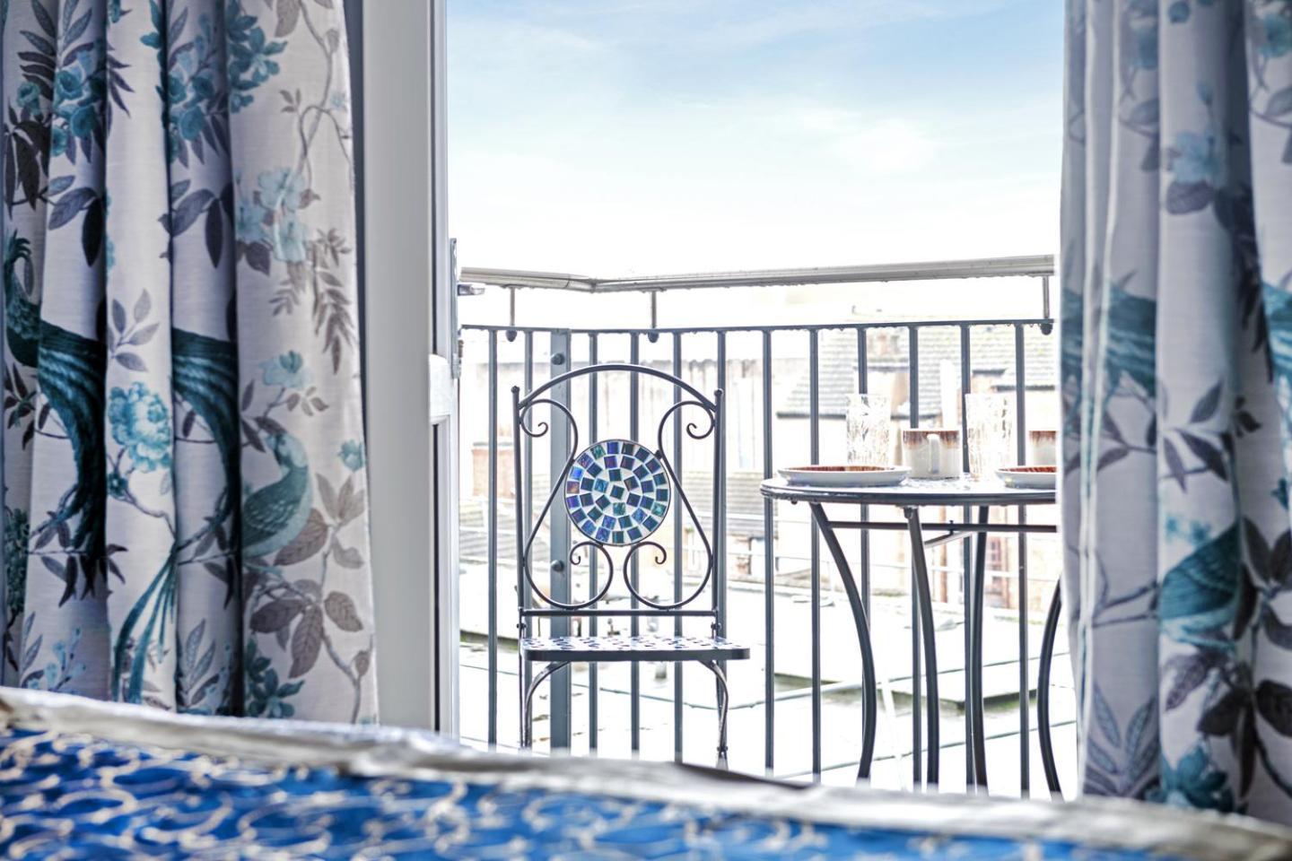 Luxurious Flat At Town