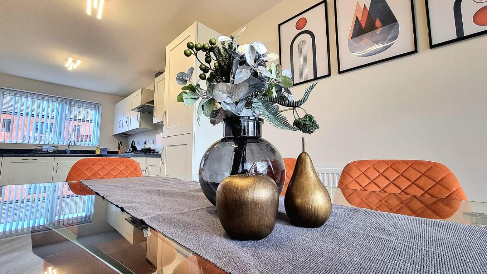 Modern New Build 3-storey With Parking Near Centre Leicester