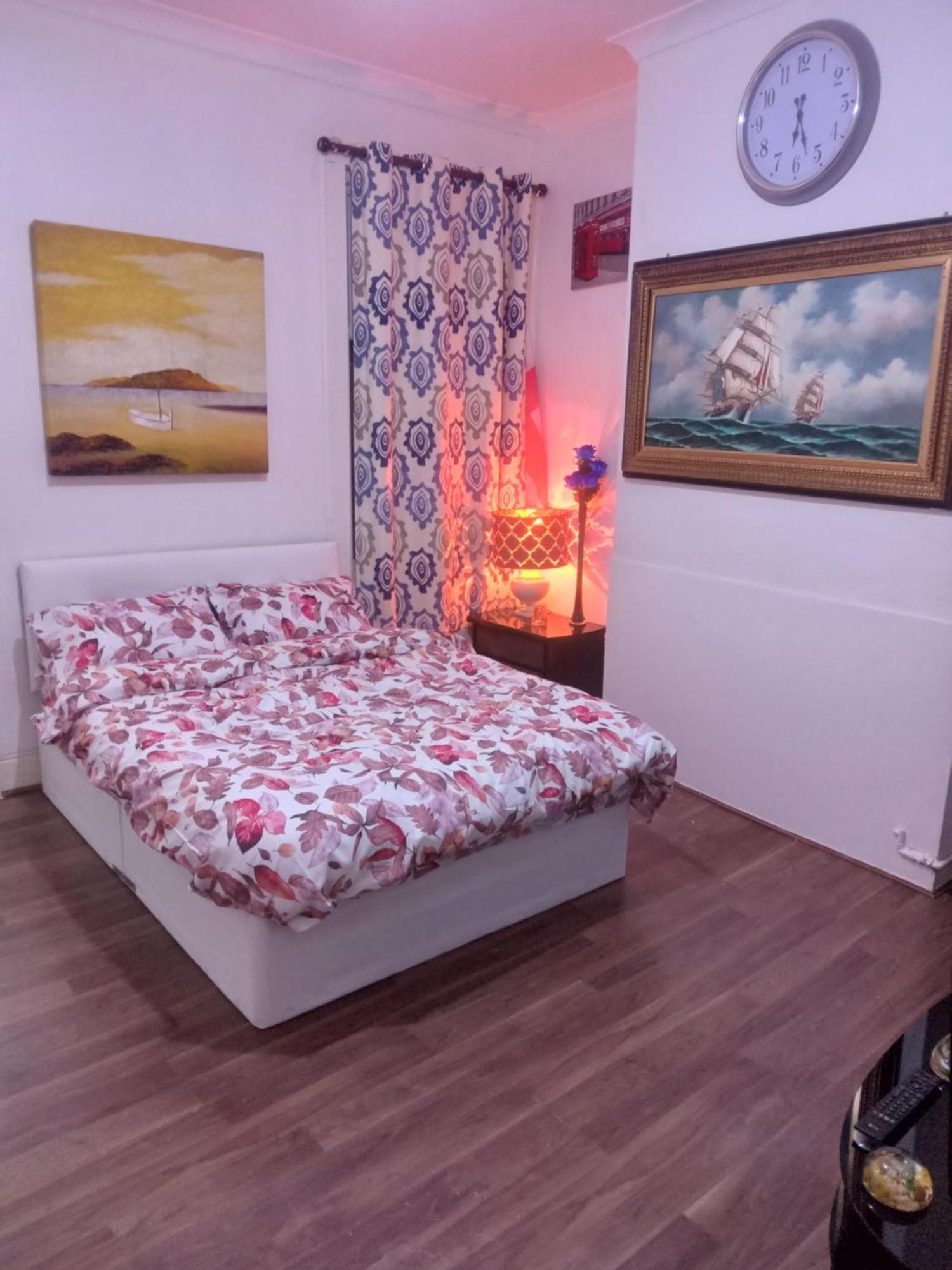 Three Double Bedrooms With Share Bathroom At La Belle Meuniere