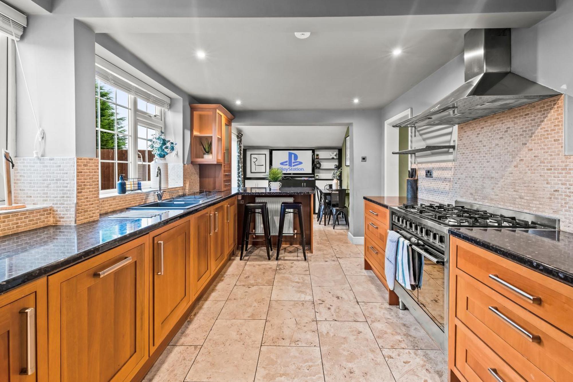 Inspira - Stunning Large Modern House - 3-car Driveway - Ps4 & Table Football - Huge Kitchen
