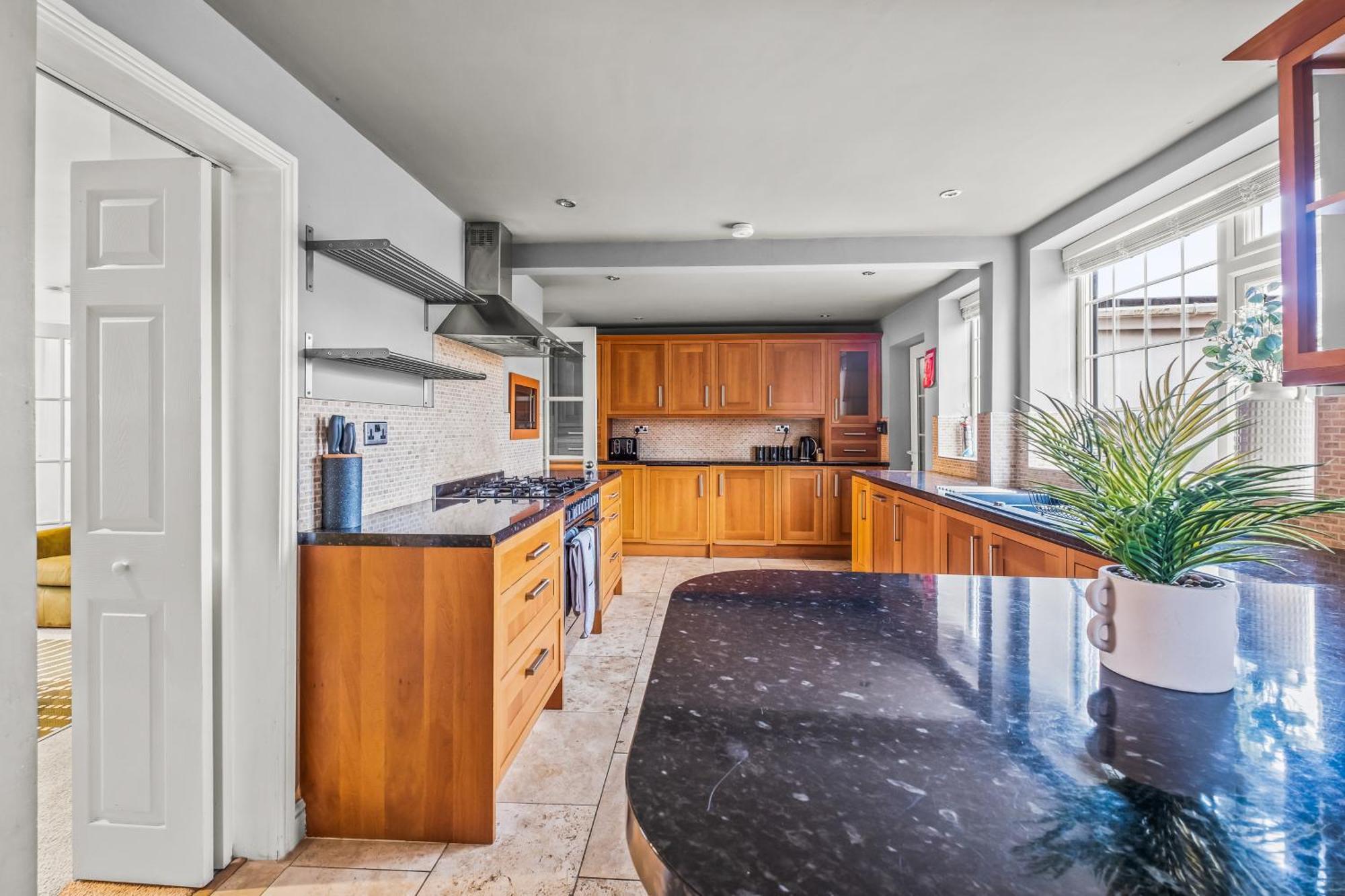Inspira - Stunning Large Modern House - 3-car Driveway - Ps4 & Table Football - Huge Kitchen * Leicester