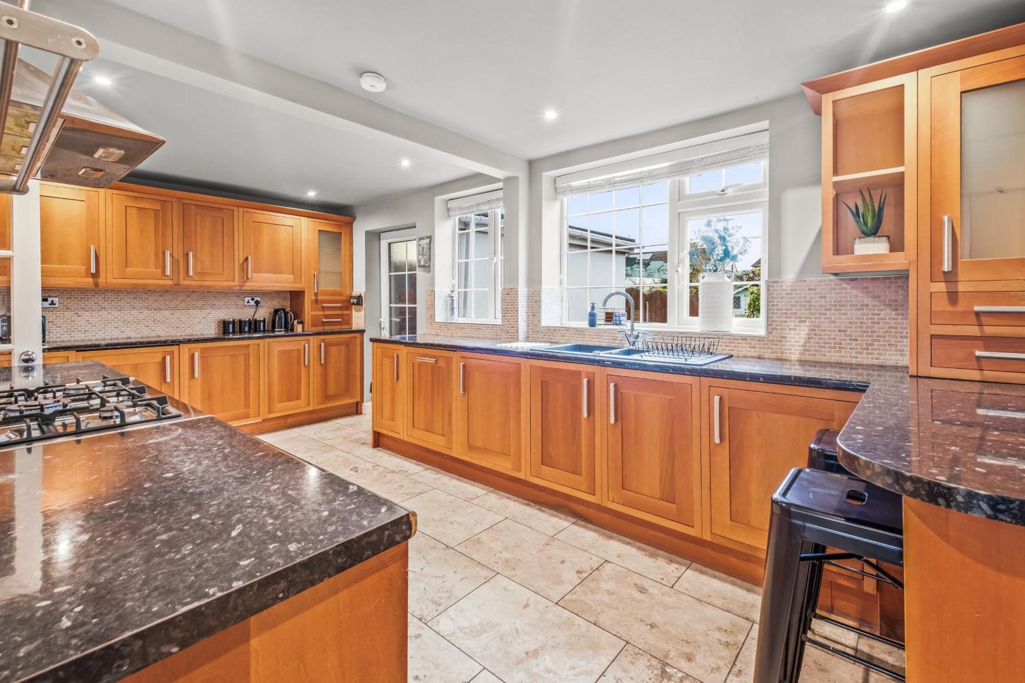 Inspira - Stunning Large Modern House - 3-car Driveway - Ps4 & Table Football - Huge Kitchen *