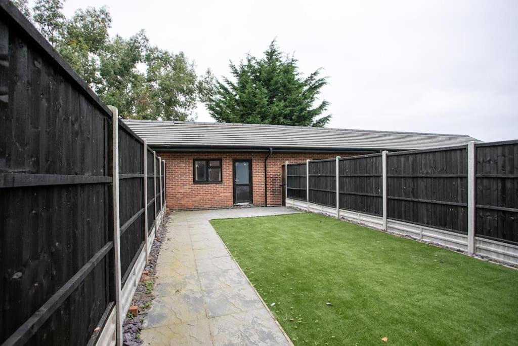 Holiday home 5 Bed House, Sleeps 9, Separate, Driveway, Close To Leicester