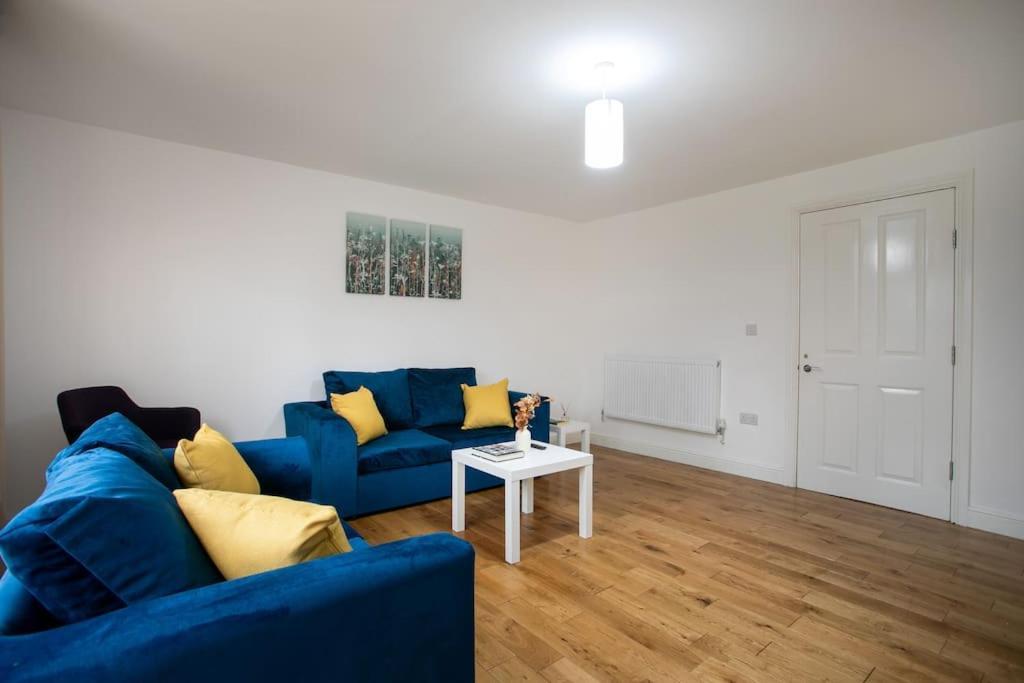 Holiday home 5 Bed House, Sleeps 9, Separate, Driveway, Close To Leicester