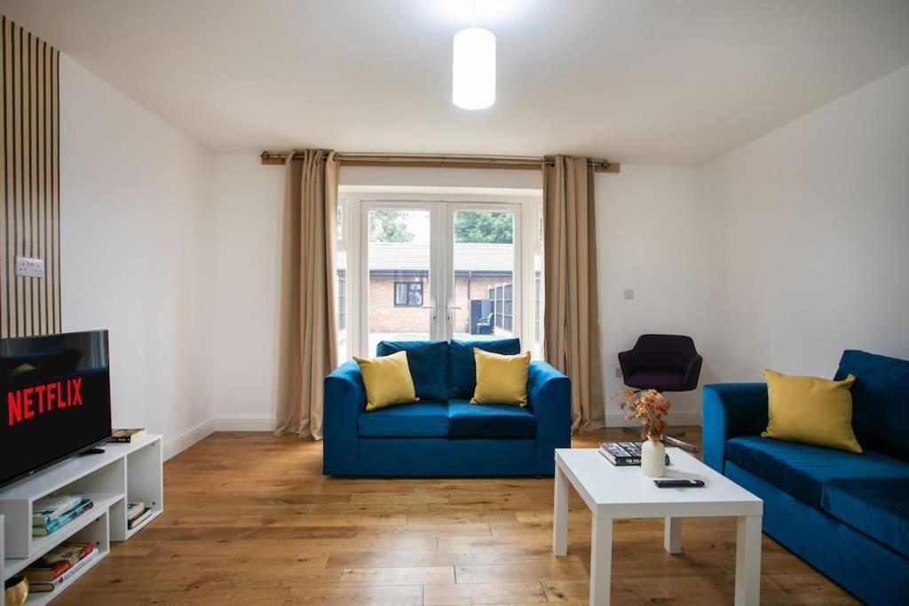 5 Bed House, Sleeps 9, Separate, Driveway, Close To * Leicester