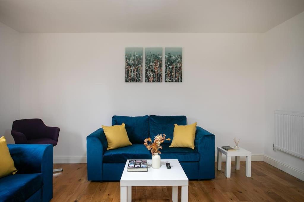 5 Bed House, Sleeps 9, Separate, Driveway, Close To Holiday home